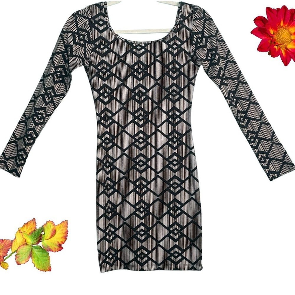 Windsor dress size S black/tan geo design bodycon long sleeve scoop back